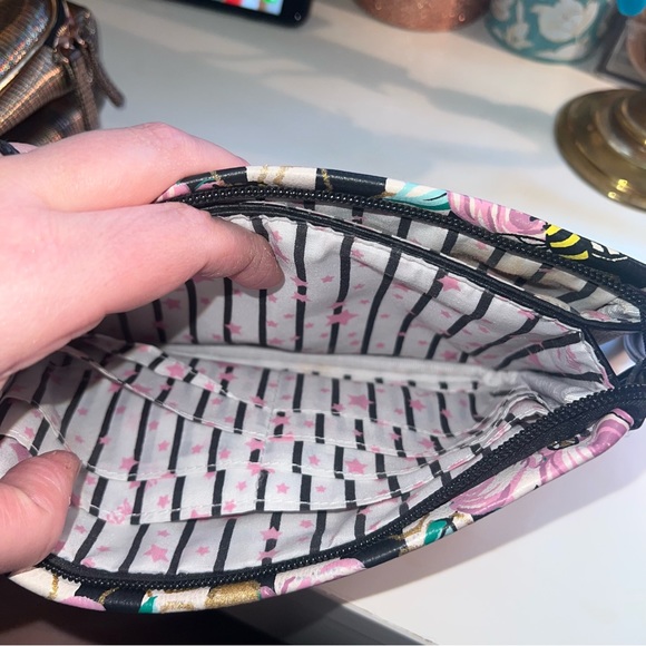 Betsey Johnson wristlet - Picture 6 of 6